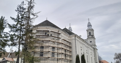Tatarozzák a csíksomlyói kegytemplomot